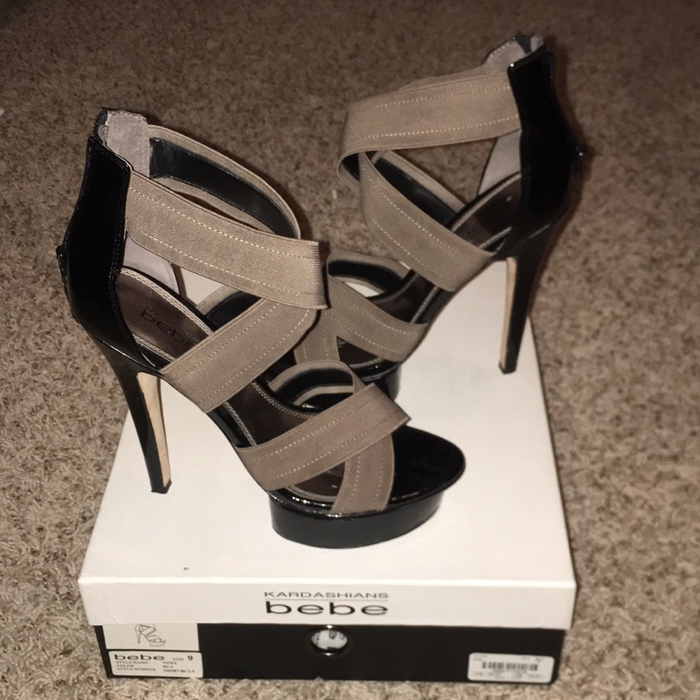 Bebe platform sandal heel. Taupe and black Size 9